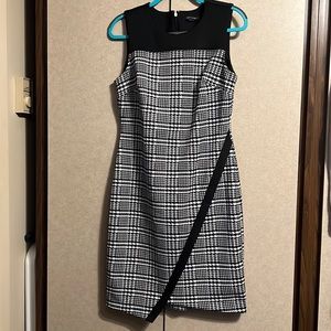 EUC TOMMY HILFIGER Scuba shift dress